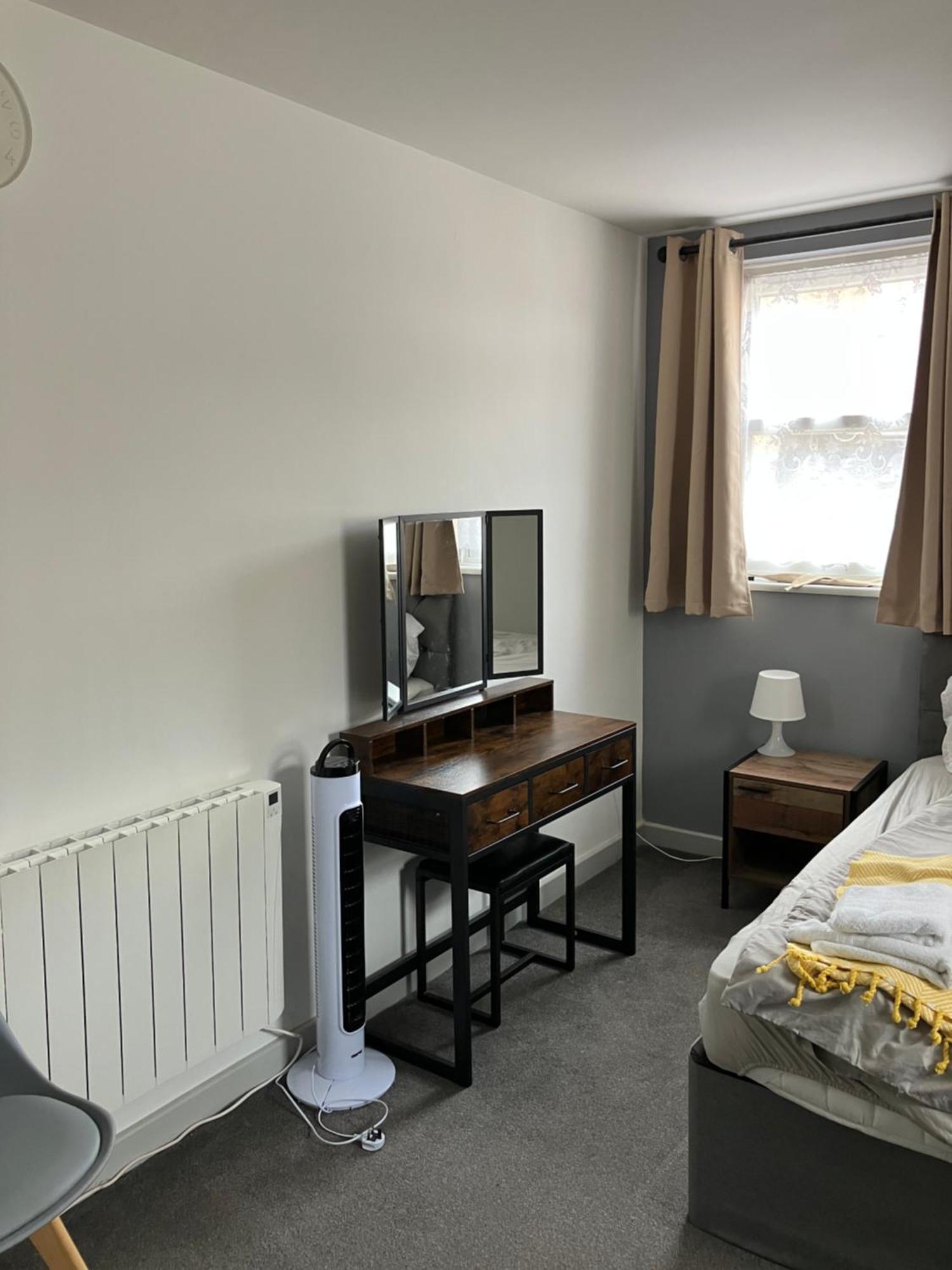 Lancing Apartments - Spacious 2 Bed - Sleeps 6 - Burnham Village Slough Exterior photo